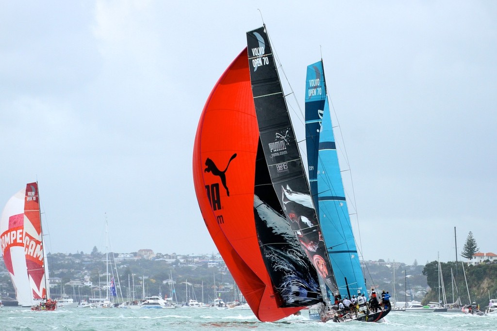 Camper enjoys a good lead in the Auckland InPort Race © Richard Gladwell www.photosport.co.nz